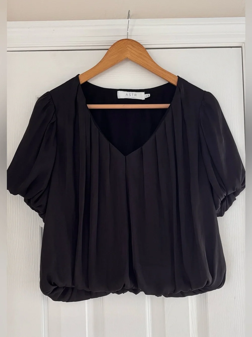 ASTR Black Pleated V-Neck Bubble Hem Short Sleeve Blouse Size S